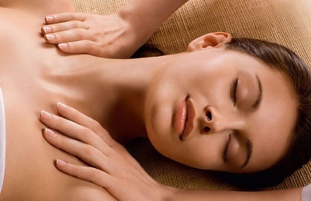 Cách loại bỏ các cơn đau lưng và đau cổ nhờ liệu pháp massage