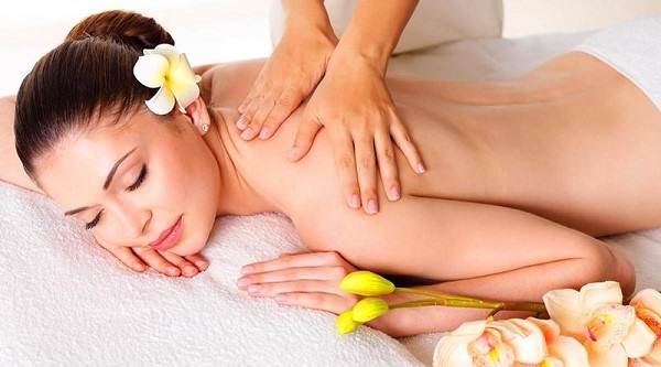 Cách massage giảm đau cho cột sống