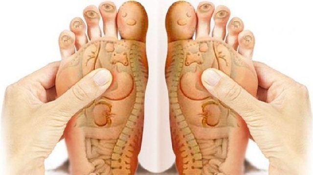 Cách massage khu vực phản xạ ở lòng bàn chân