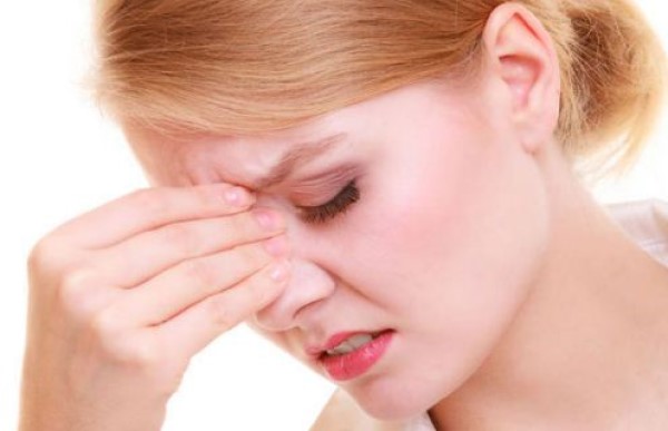 Hiện tượng đau đầu nhức hốc mắt là triệu chứng của bệnh gì?