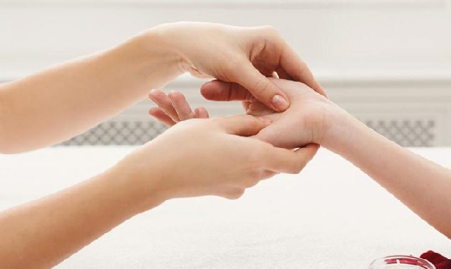 Massage bấm huyệt mang lại tác dụng gì?