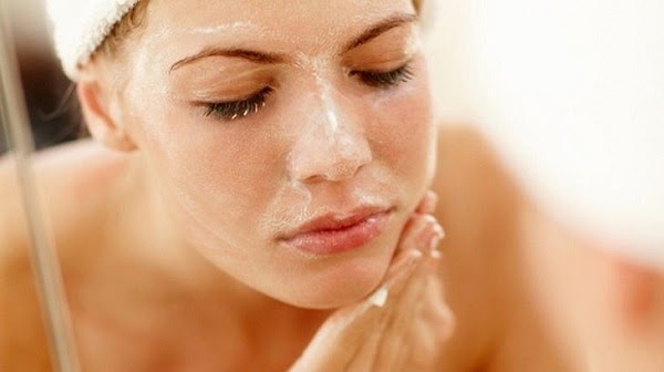 massage da mặt bằng sữa tươi không đường