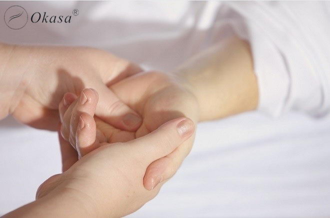 7 vị trí nên massage để giúp bé giảm tình trạng khó tiêu, đầy hơi