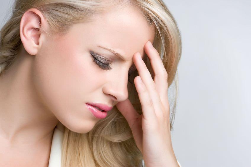 thường xuyên bị đau đầu là triệu chứng của bệnh gì